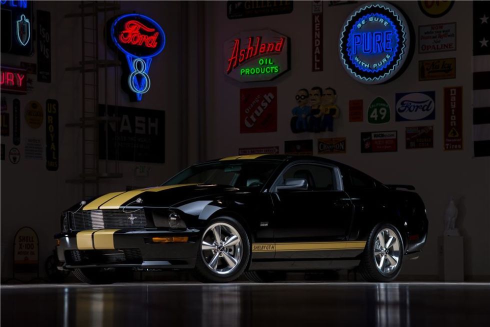 Cette Mustang Shelby GT-H #001 s'est vendue pour 190 000 dollars aux enchères le 17 janvier 2015.
